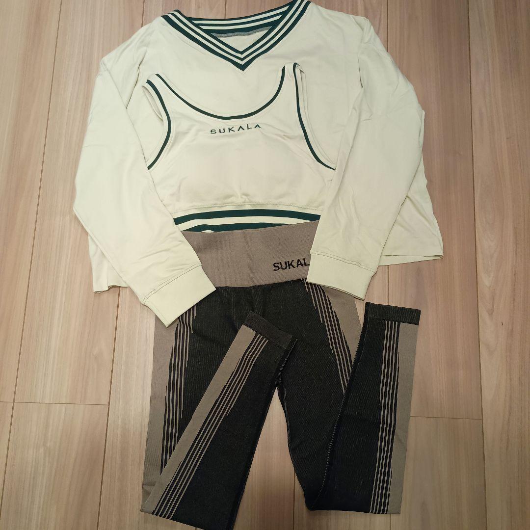 新品未使用SUKALAレギンスとブラトップ付きカレッジVネックプルオーバーL