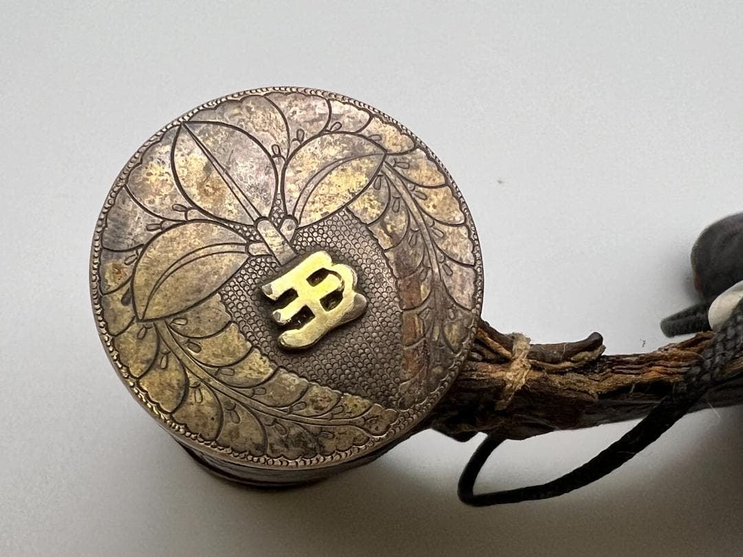 希少　早道　薬入　龍虎武士図　金銀象嵌　手彫　大金具　煙草　墨入れ　江戸明治期