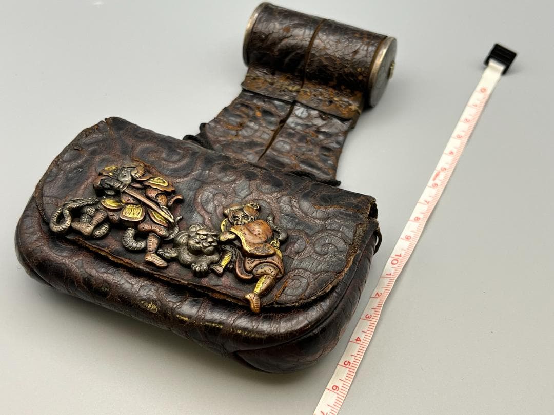 希少　早道　薬入　龍虎武士図　金銀象嵌　手彫　大金具　煙草　墨入れ　江戸明治期