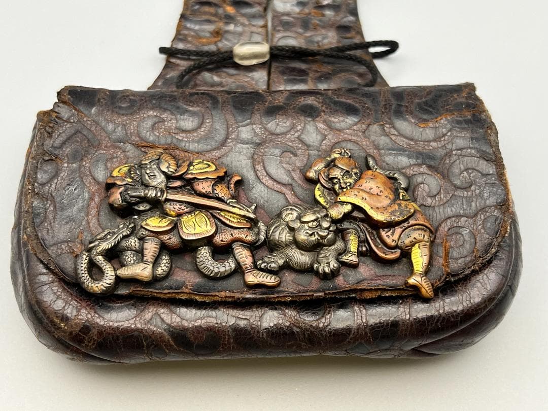 希少　早道　薬入　龍虎武士図　金銀象嵌　手彫　大金具　煙草　墨入れ　江戸明治期