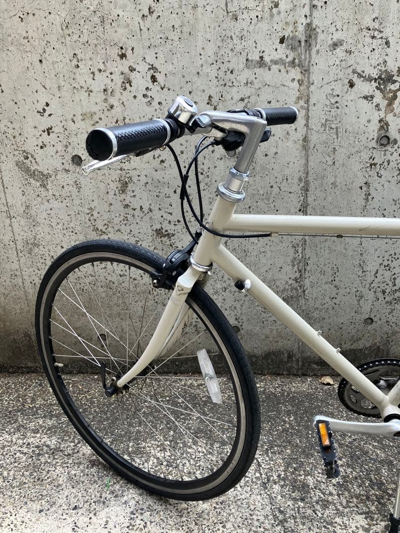 ARAYAツバメ自転車ライトベージュ色 シティサイクル 空気入れ(配送別)