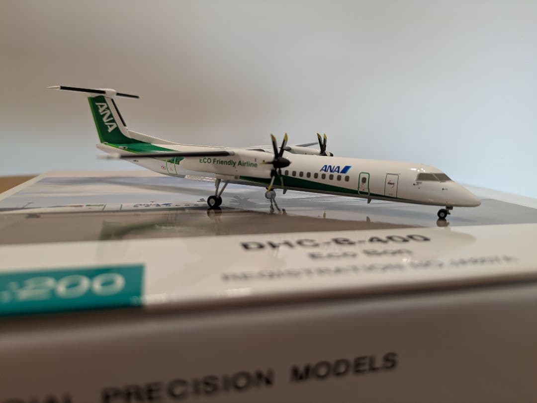 全日空商事 ANA DHC-8-400 エコボン 1:200 新品