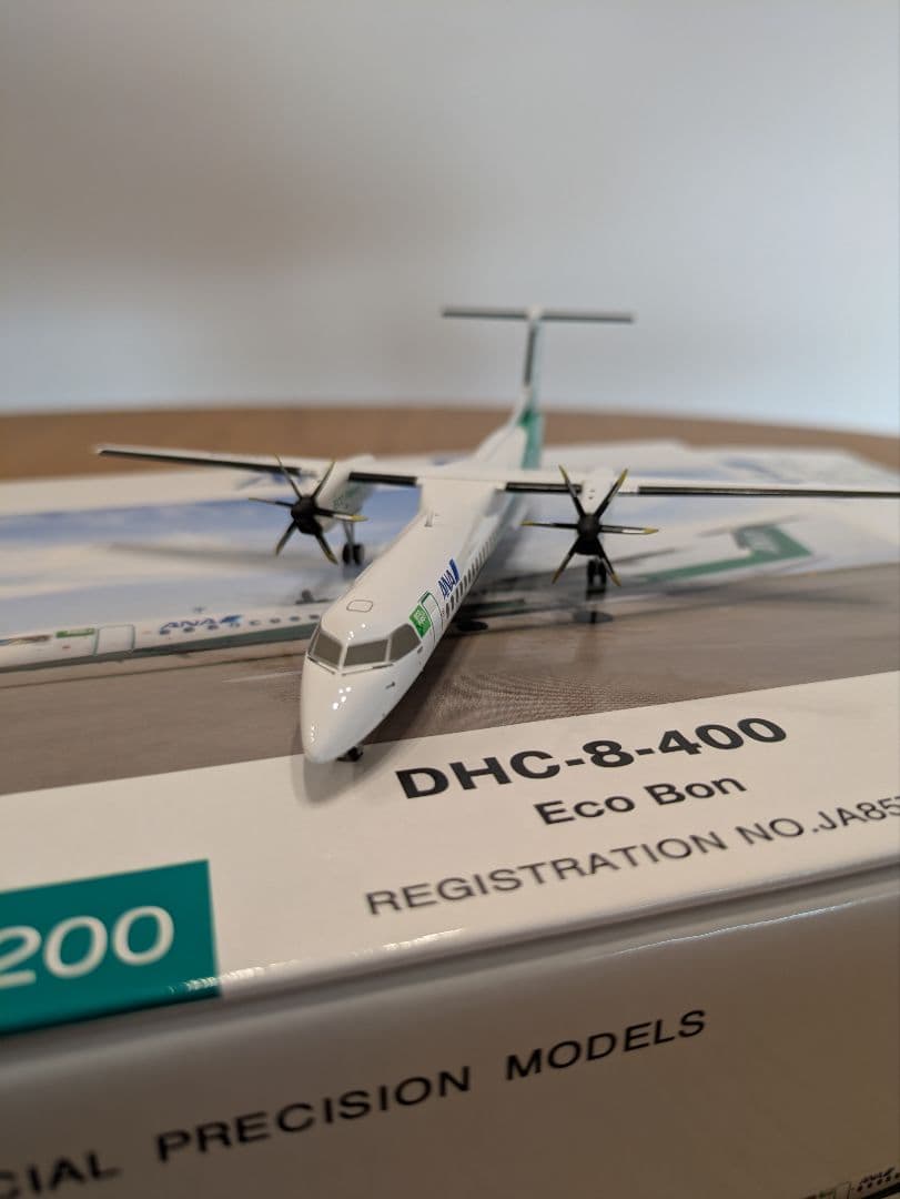 全日空商事 ANA DHC-8-400 エコボン 1:200 新品