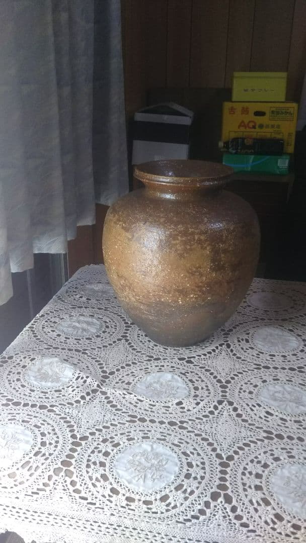 信楽焼壺です。