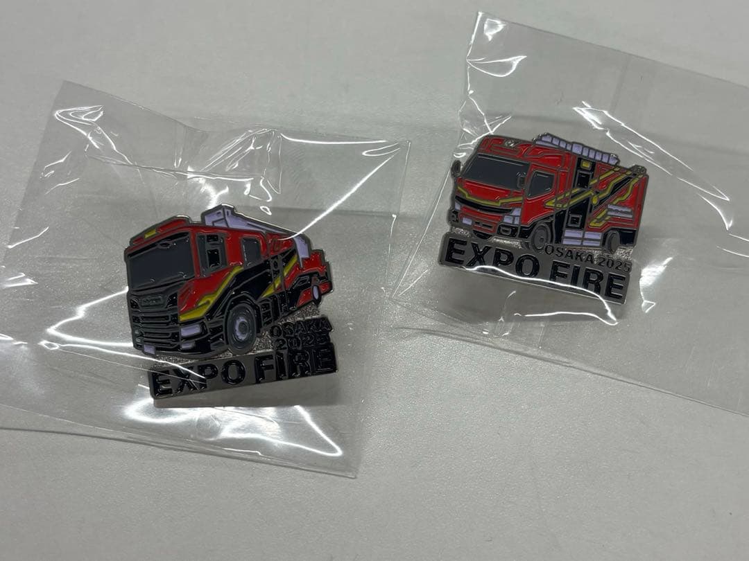EXPO FIRE 消防車ピンバッジ 2個セット