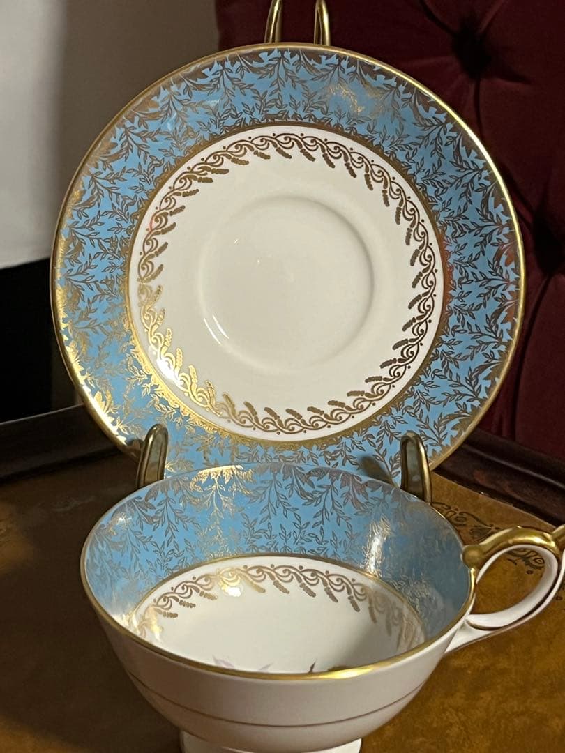 エインズレイ　青と金彩のバラ柄カップとソーサーセット
