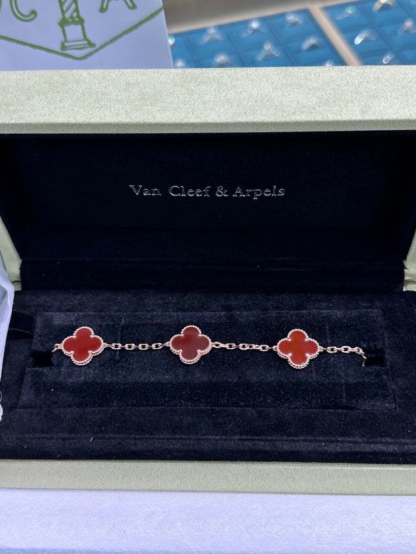 赤いブレスレット