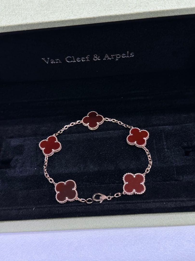 赤いブレスレット