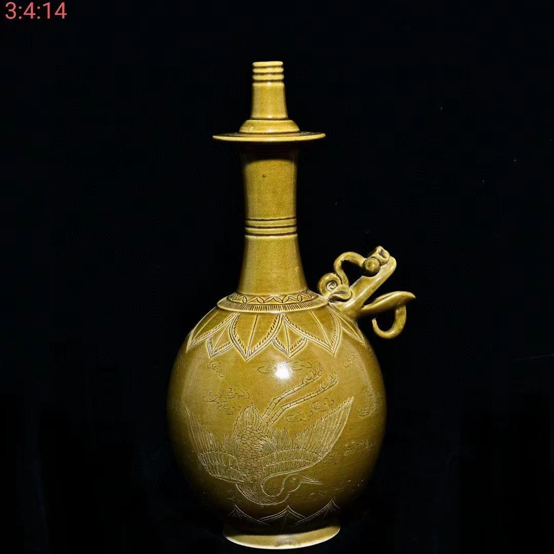 中国古美術・旧蔵の陶磁器鶴模様の静瓶・18x35cm・茶道具・案頭・置物・文房具