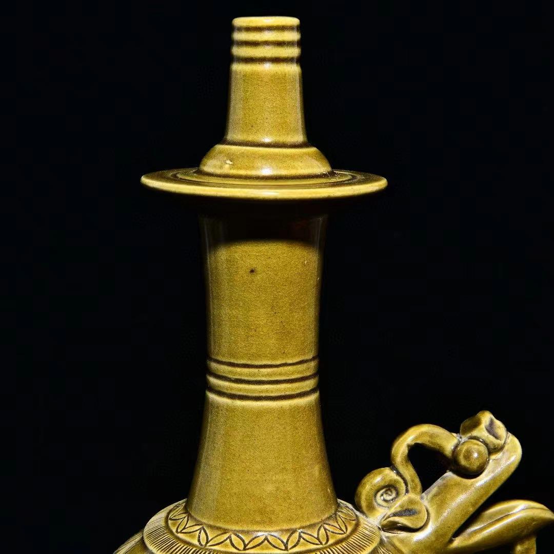 中国古美術・旧蔵の陶磁器鶴模様の静瓶・18x35cm・茶道具・案頭・置物・文房具