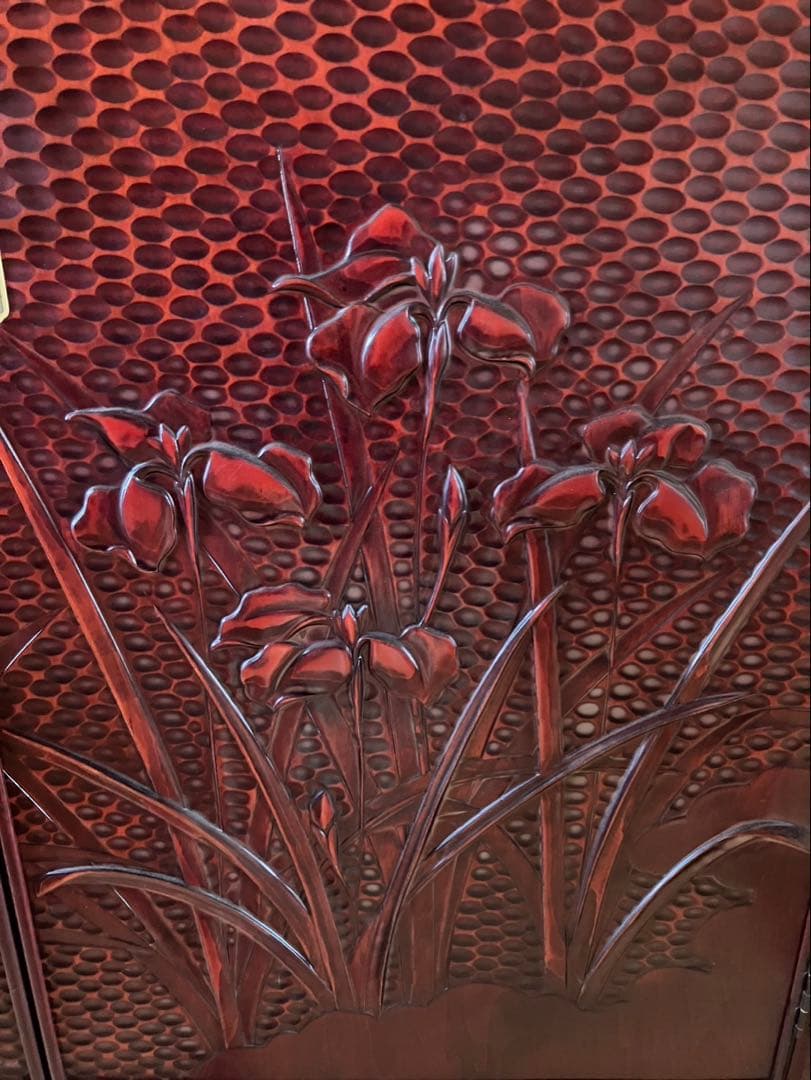 鎌倉彫の洋服箪笥