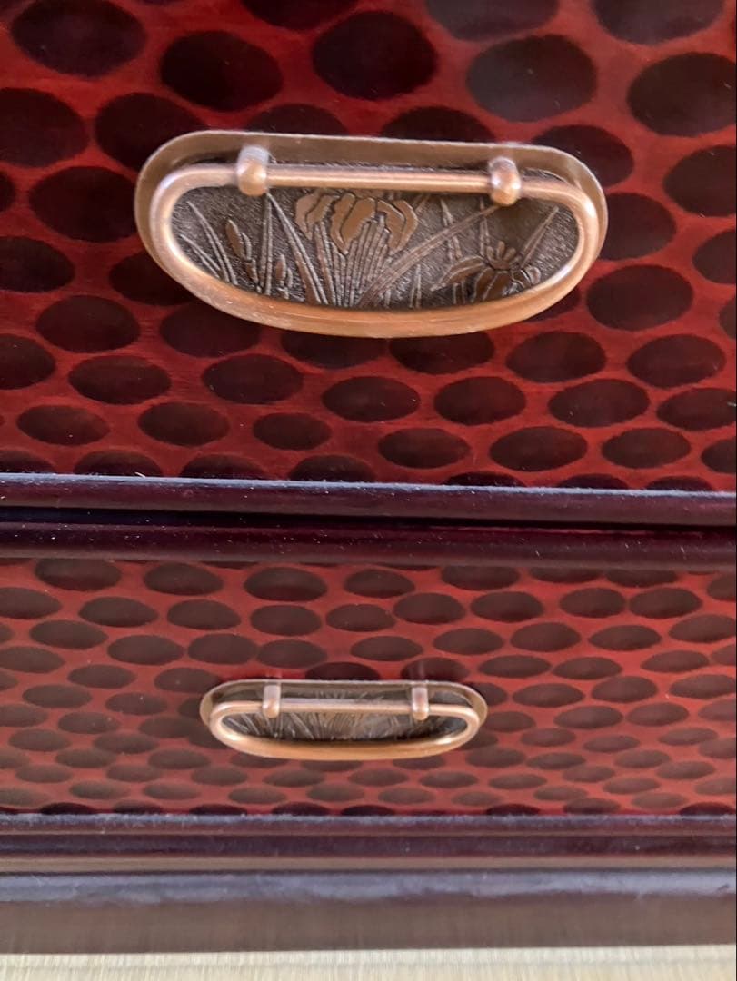 鎌倉彫の洋服箪笥