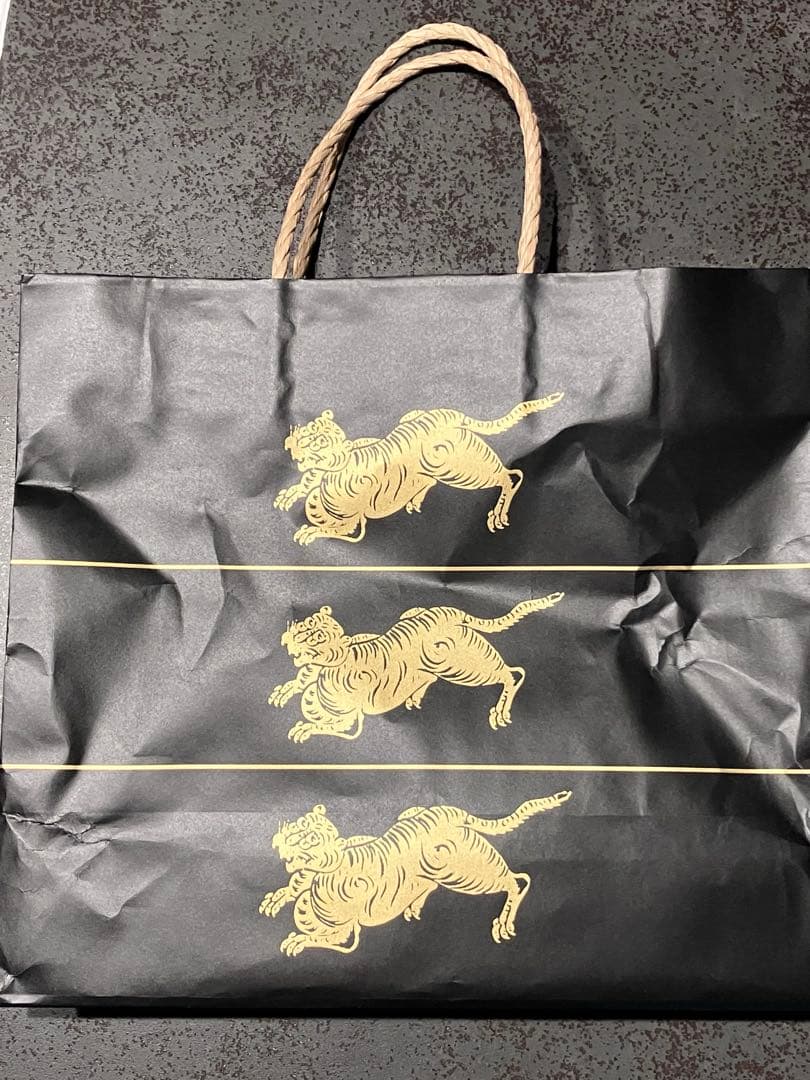 虎屋羊羹 おもかげ・（330g✖️2） 夜の梅 （330g✖️2）