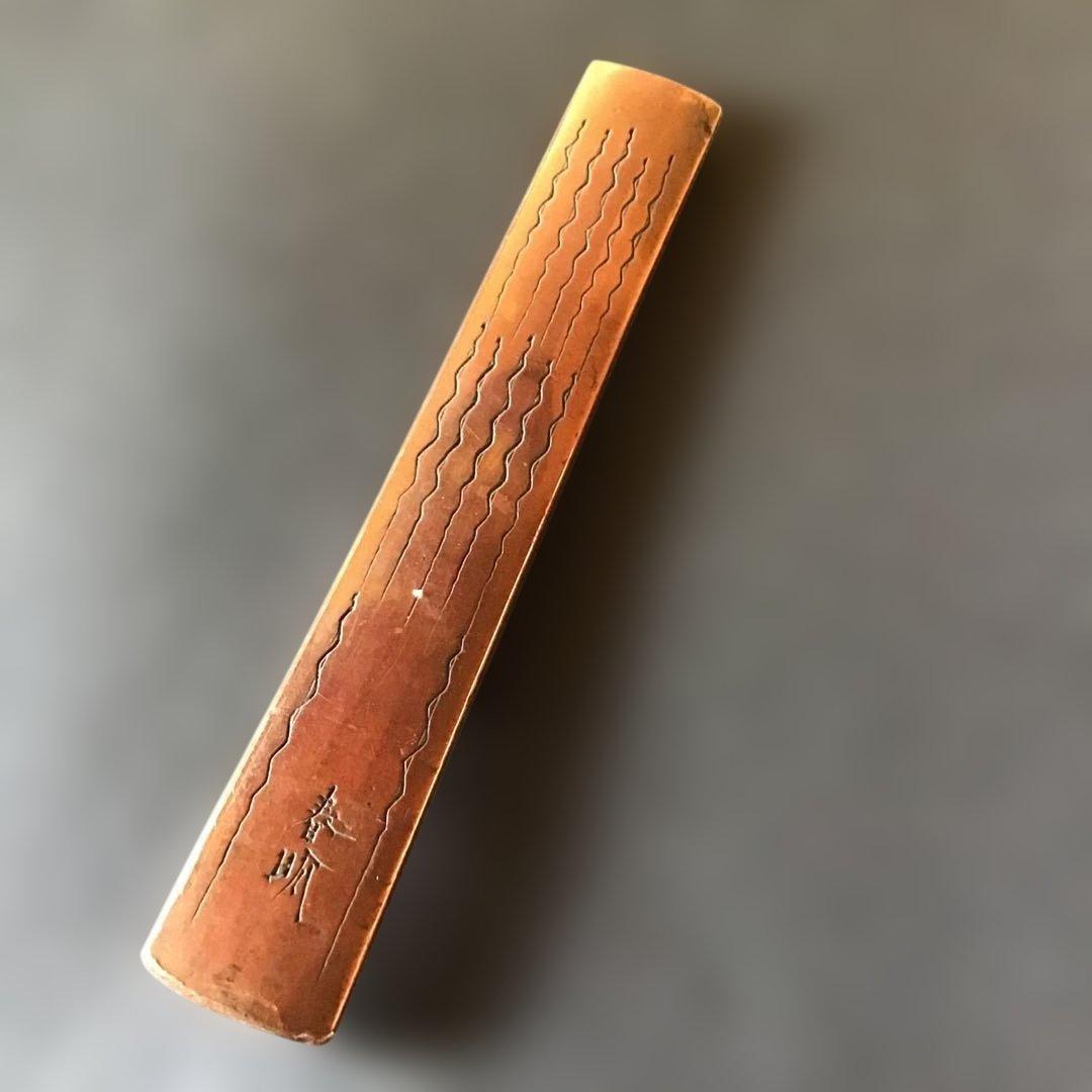 2匹駒高彫　小柄　春明在銘　来年干支