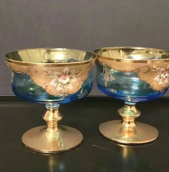 ベネチアングラス　金色とブルーのエレガントなデザインの手描き花柄グラス　①②