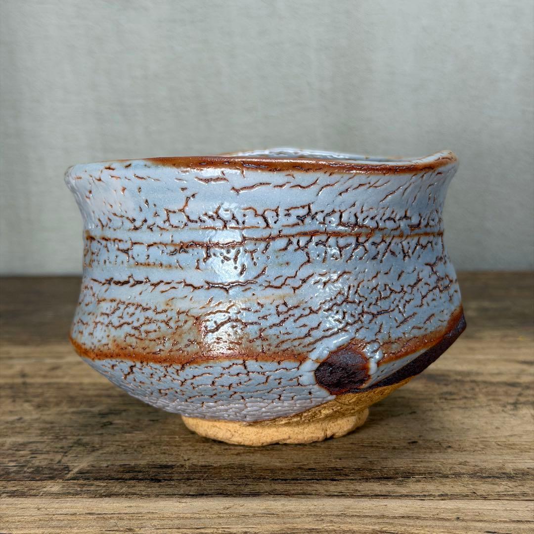 a808 送料込 鼠志野 菊泉窯 田中源彦造 在銘 四方桟共箱 茶道具 抹茶碗