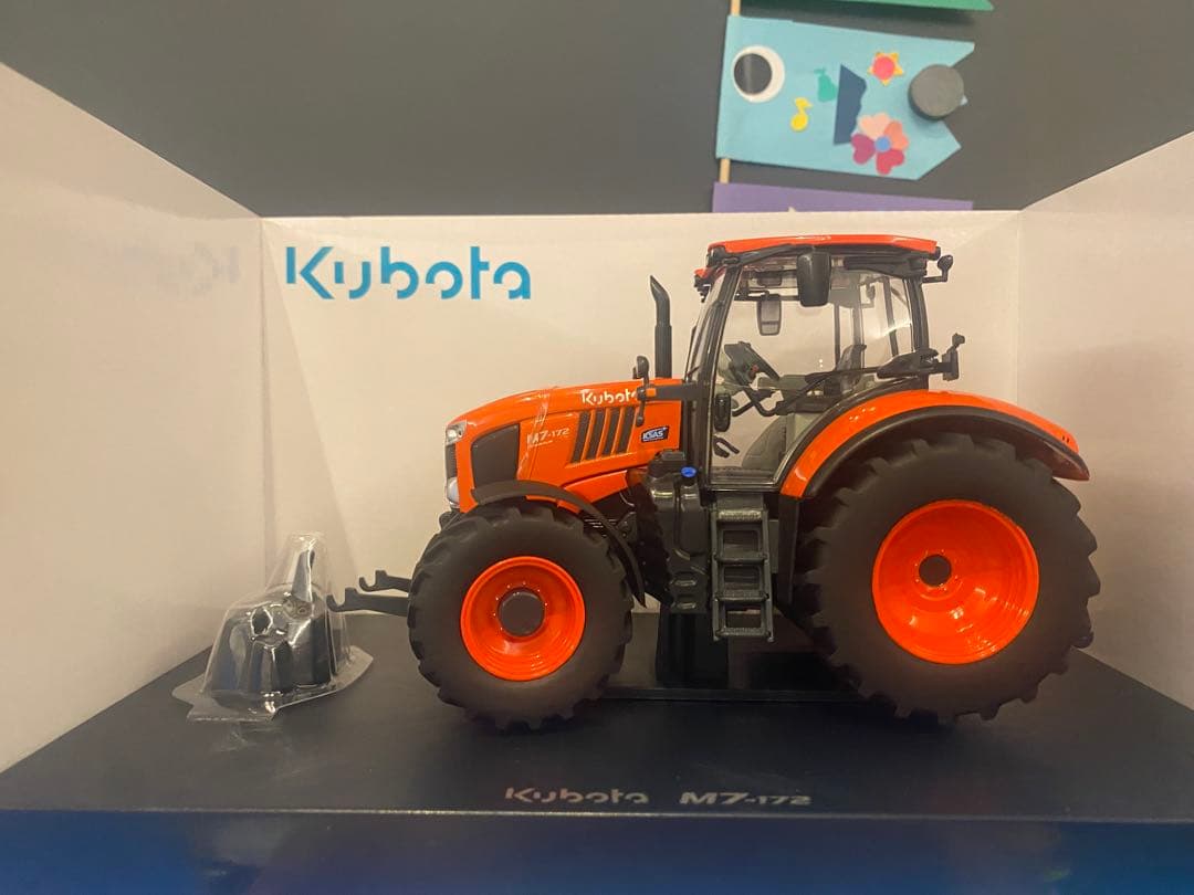 Kubota M7-172 トラクター 1/32スケール　農機具　クボタ