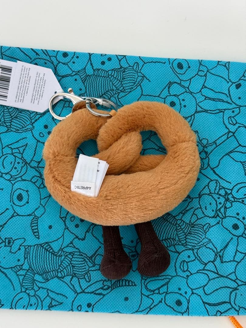 ぬいぐるみ  pretzel bag charm