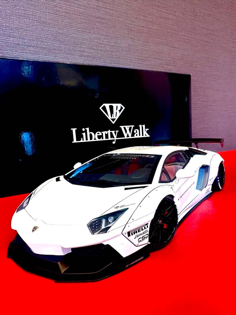 ☆Lamborghini 1/18 アヴェンタドールリバティウォーク　LB