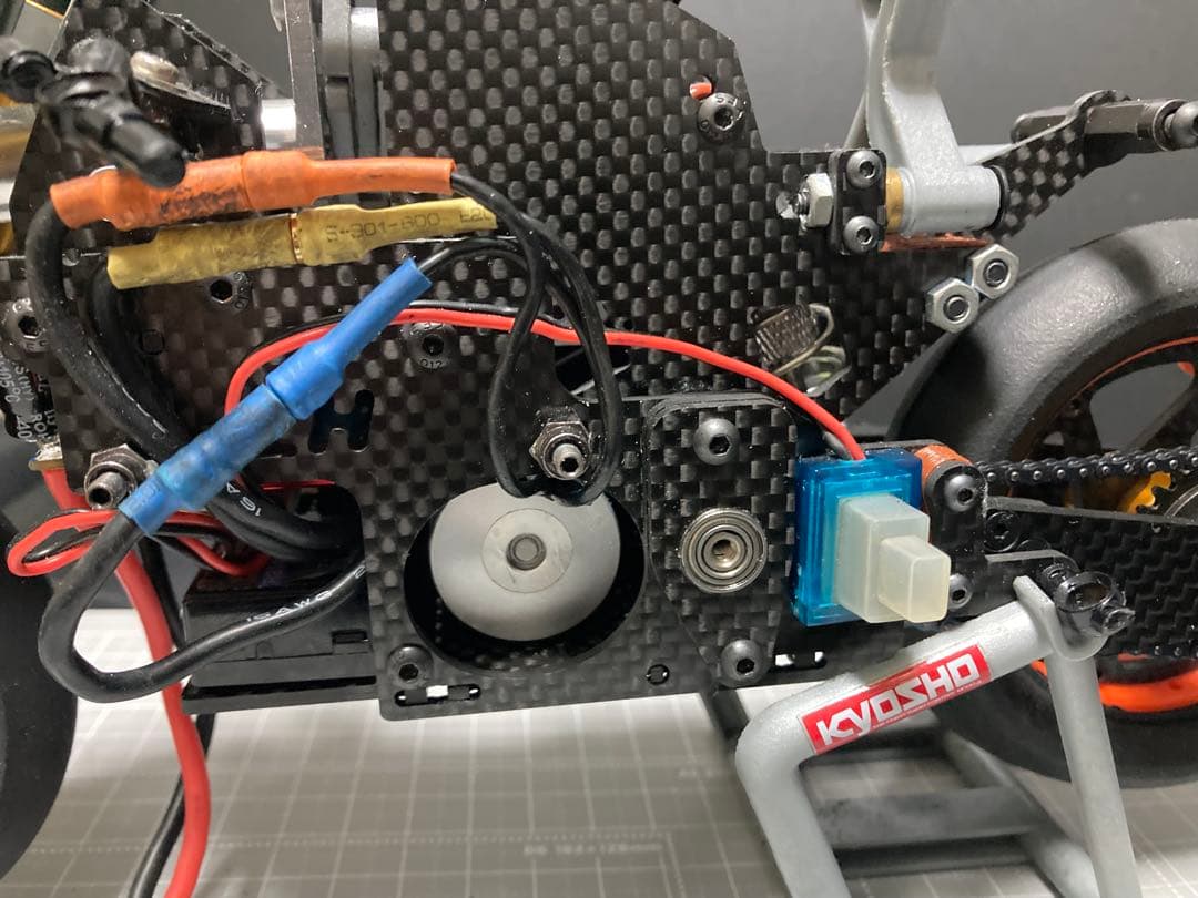 ハングオンレーサーZHレーシング　カーボン製シャーシその他パーツ！