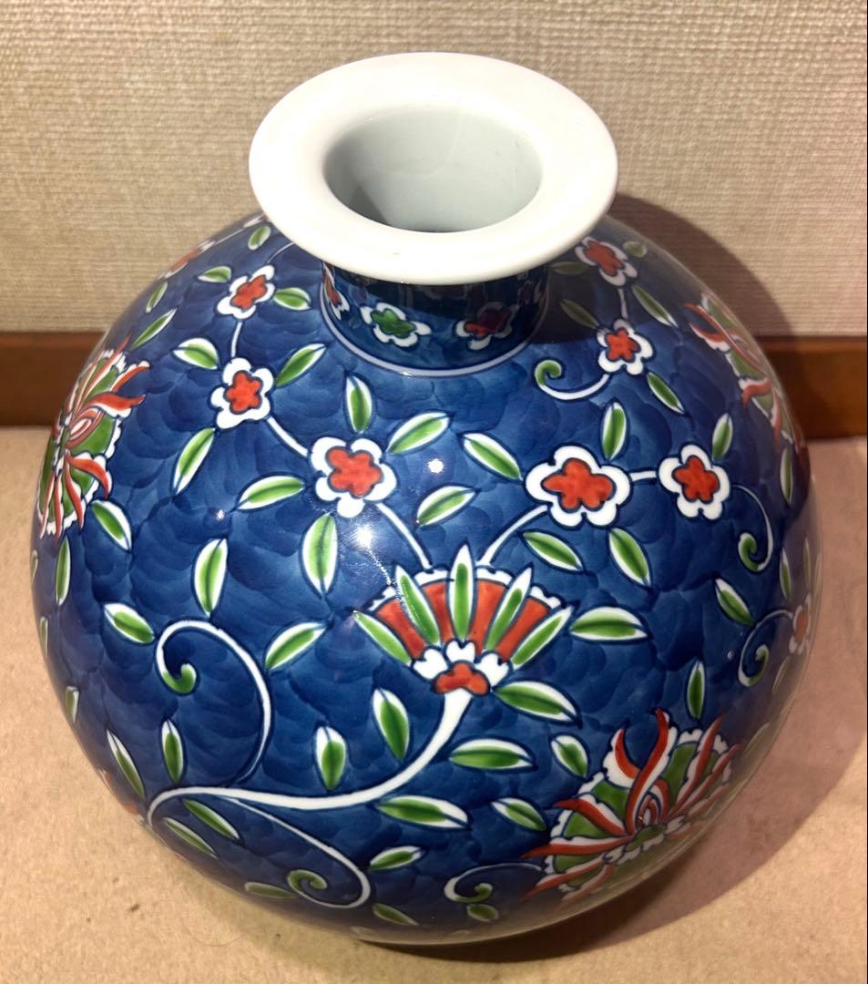 源右衛門 染付魚花紋蓋物と色鍋島唐草模様花瓶セット 共箱なし