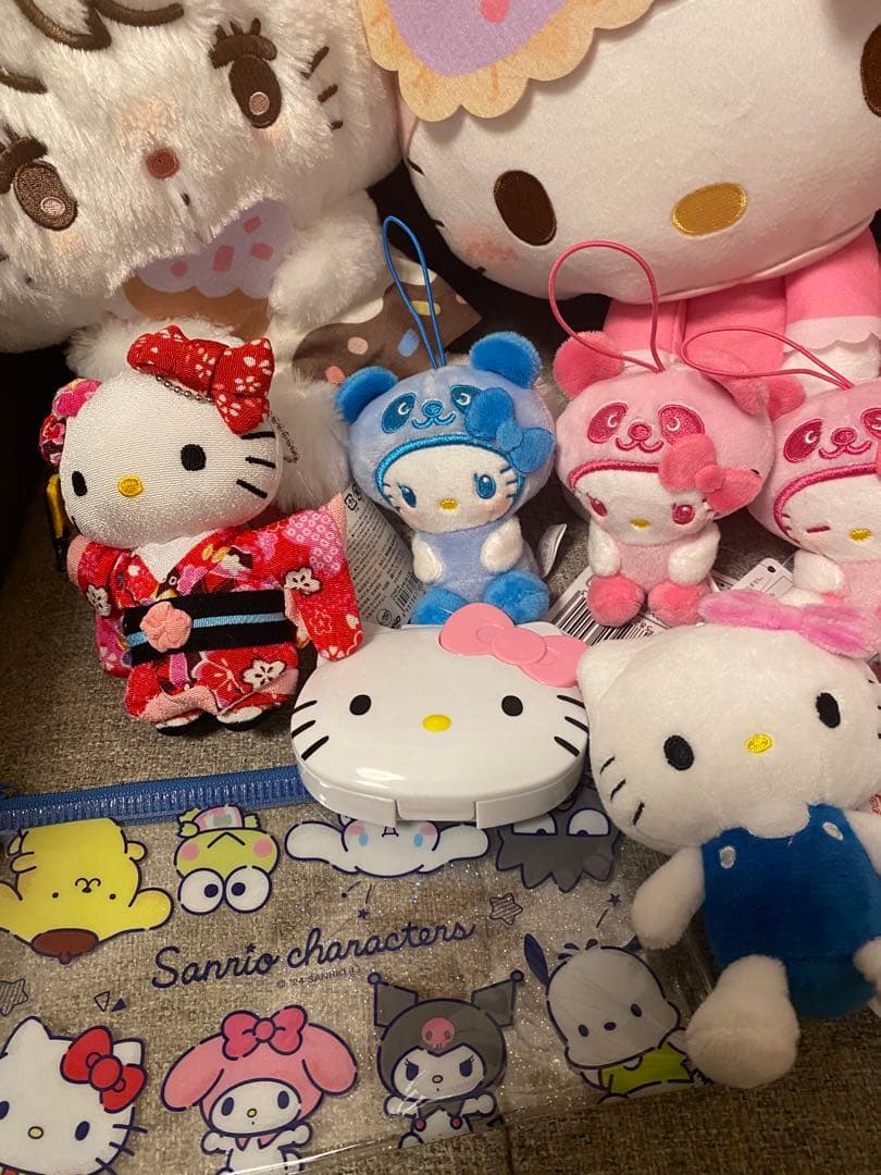 ハローキティのぬいぐるみと雑貨セット