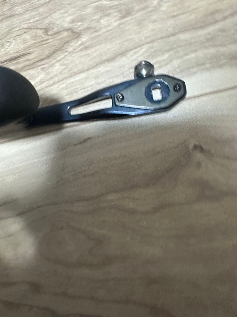 25ソルティガ 300HL ハンドル