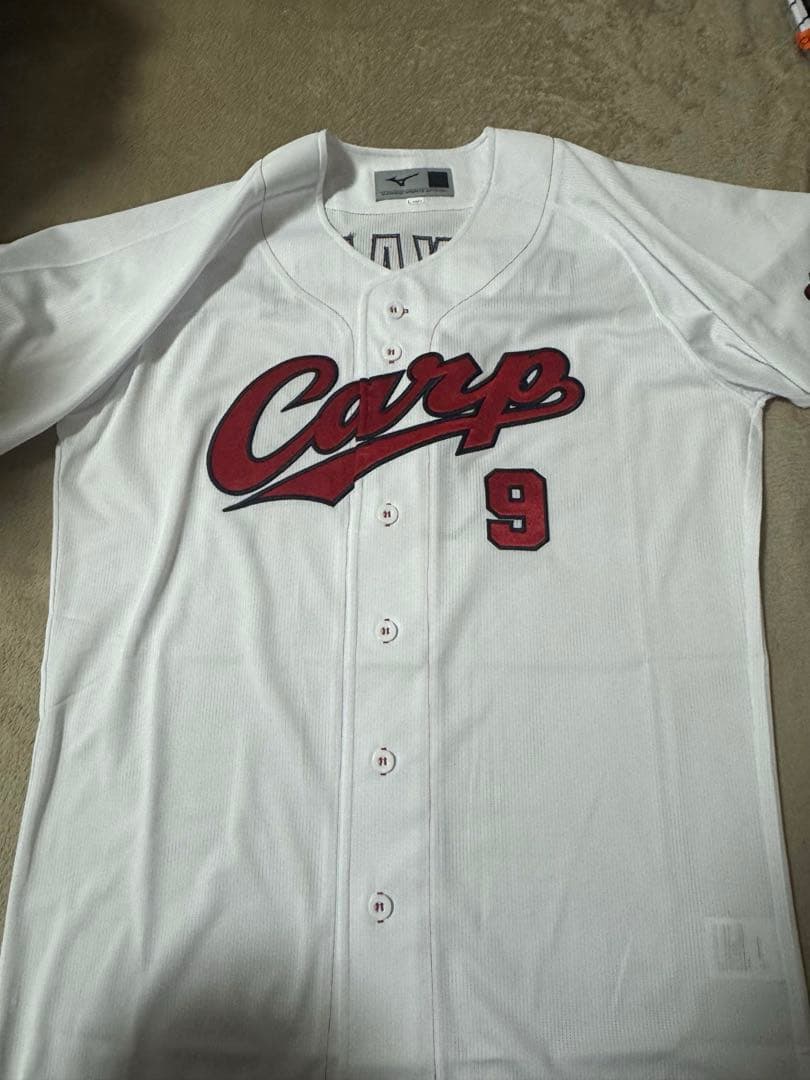 広島東洋カープ　秋山翔吾選手　直筆サインユニフォーム　ホーム用　Lサイズ