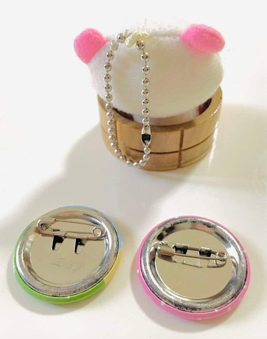 ぶらぶらモモパンダ　ボールチェーン付きマスコット＋缶バッチ2個セット