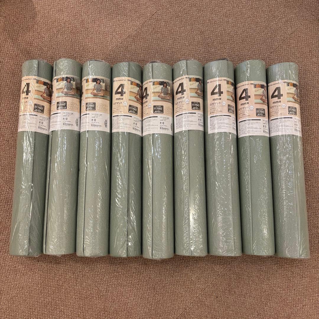 新品✴︎送料込み【ライトグリーンヨガマット✴︎4mm】61x1750ストラップ付き