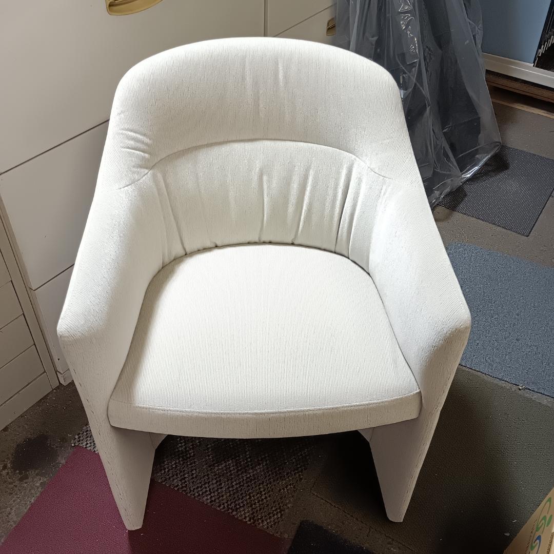 【展示品2025年製】オカムラ　シェリル　ラウンジチェア　パネル脚　ベージュ