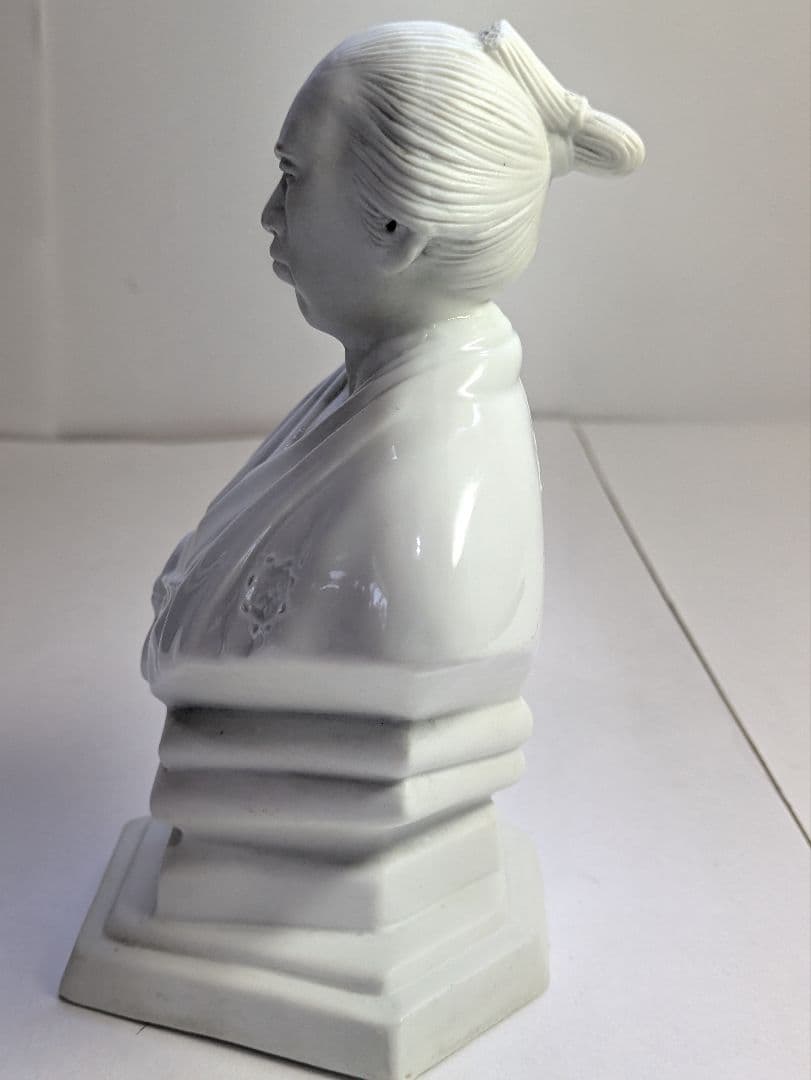 有田焼、十二代酒井田柿右衛門、『白磁坂本龍馬胸像』、銘有、箱無