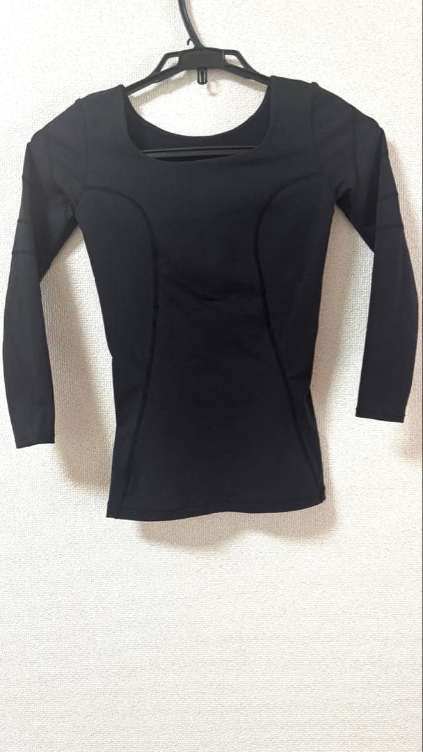 LAVAリンストルパーフェクトフォームトップス Mサイズ