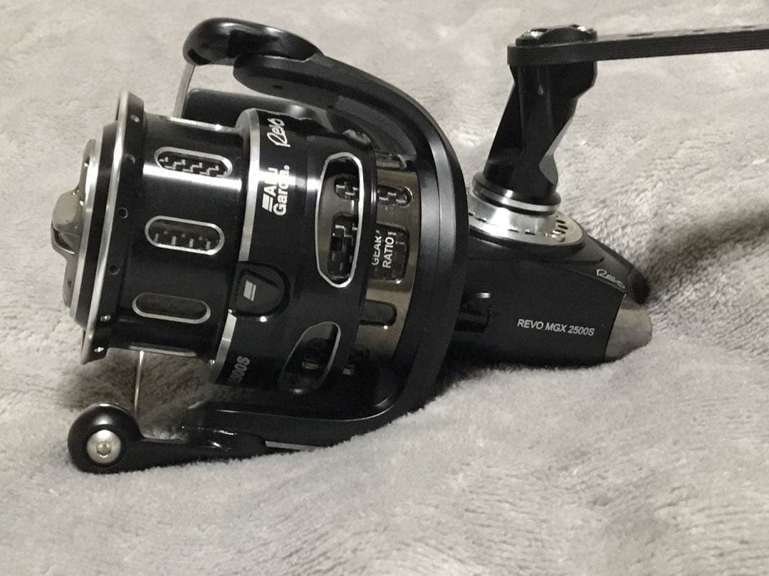 極美品　ABU Revo MGX 2500S