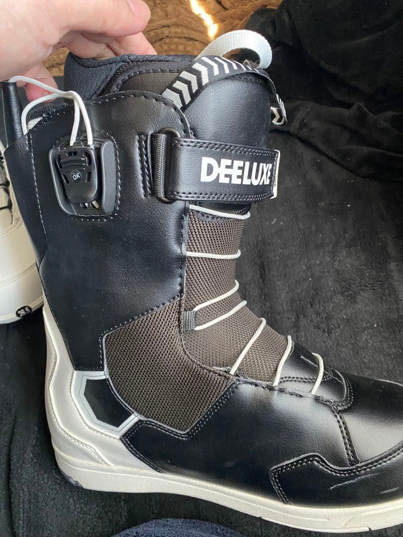 DEELUXE IDスノーボードブーツ ホワイト/ブラック