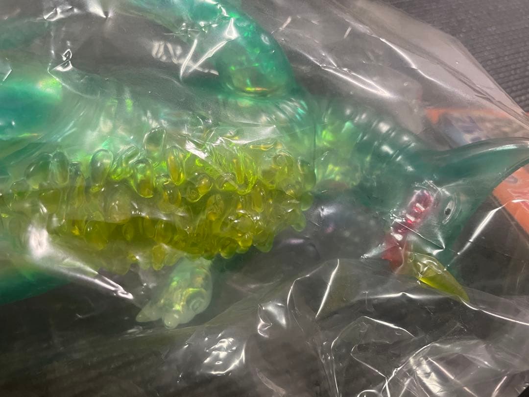 怪獣フィギュア ソフビ　ゴモラ　オーロラカラー