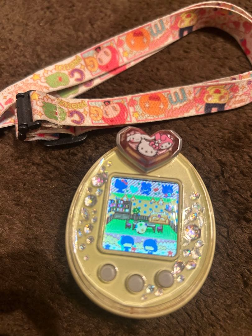 たまごっちピース　たまでこピアス付き　サンリオ