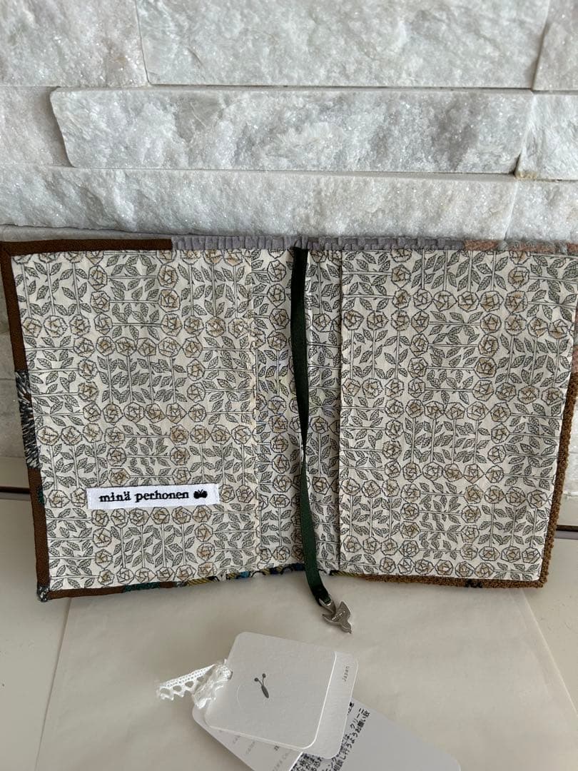 希少　新品　ミナペルホネン ピースブックカバー
