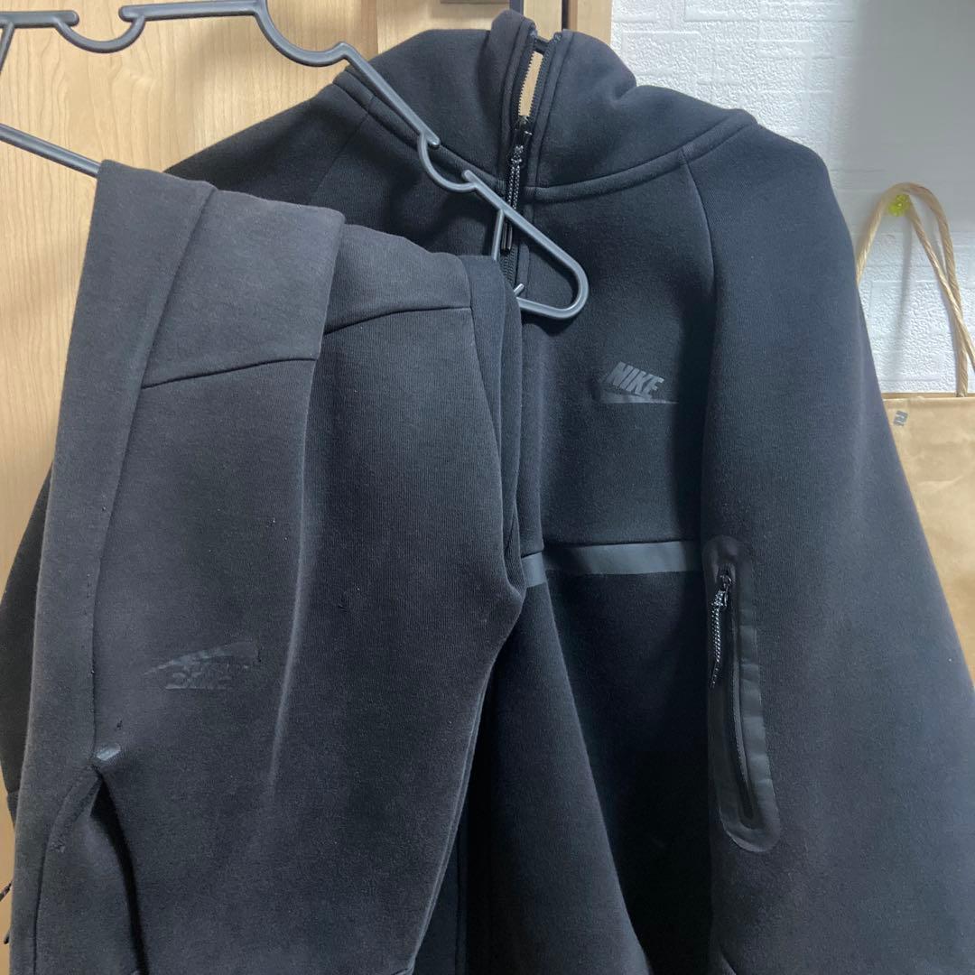 ナイキテックエムサイズセットアップ黒