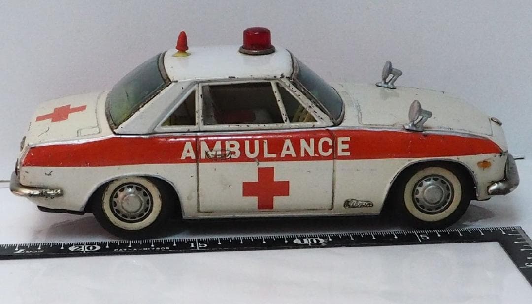 イチコー【初代 日産シルビア救急車フリクション】当時物ブリキ製 自動車TIN箱無