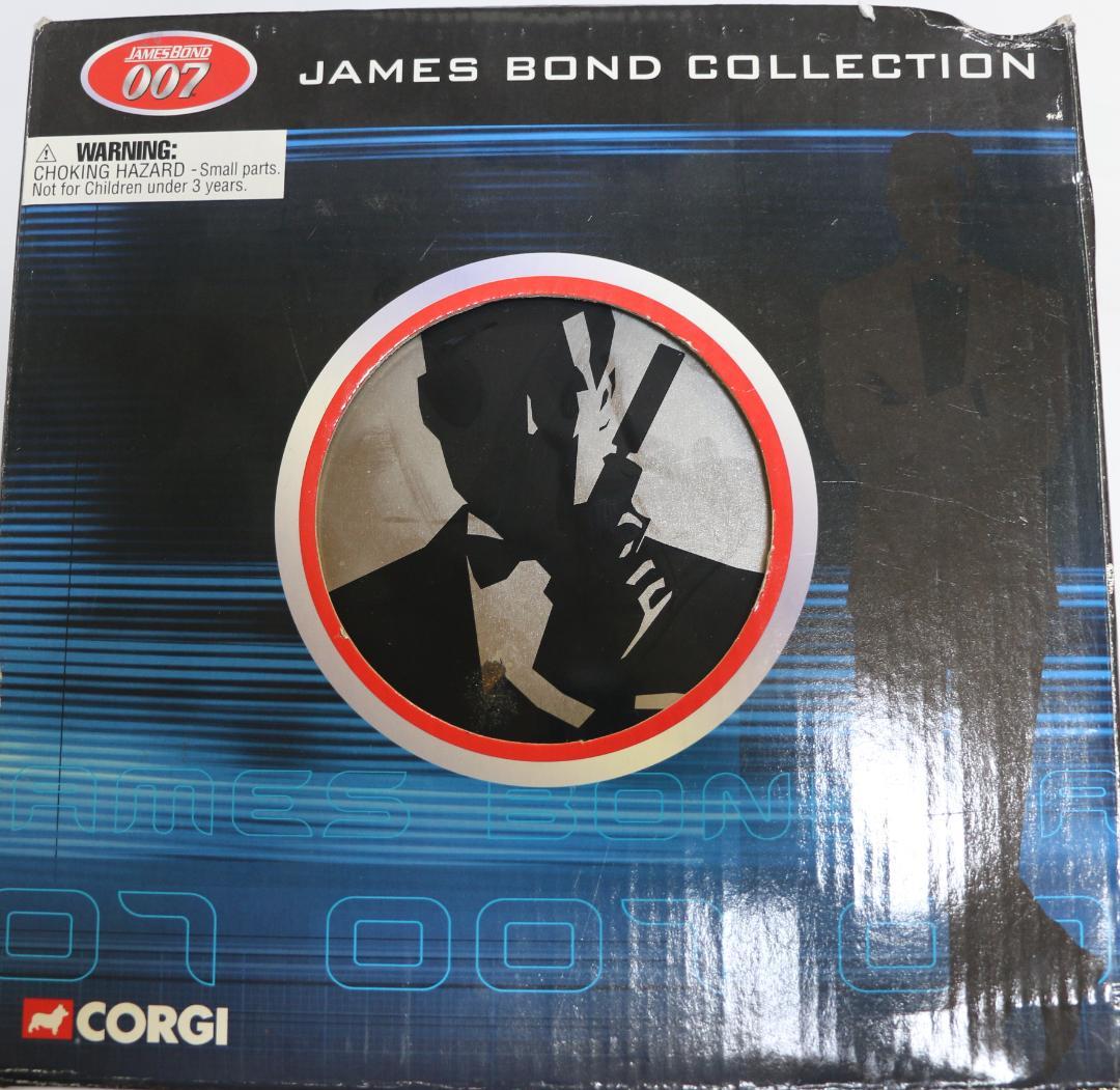 CORGI社007 ジェムス・ボンドコレクション（アストンマーチン等４台）中古品