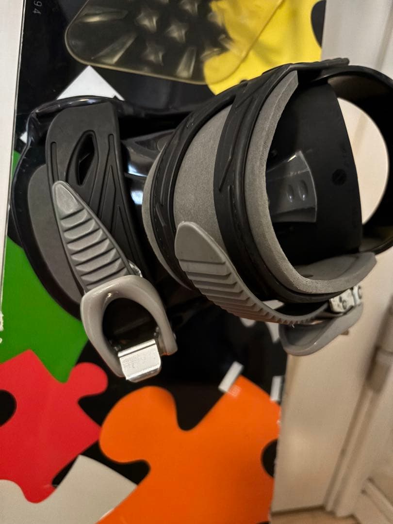 カラフル パズルピース スノーボード バインディング付き