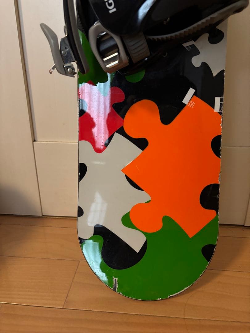 カラフル パズルピース スノーボード バインディング付き