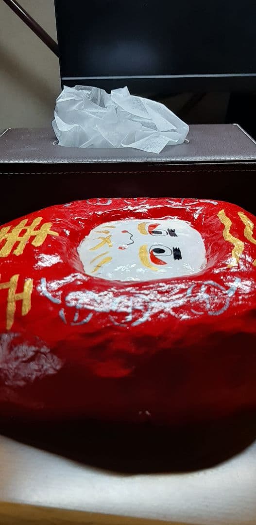 【カノくん】  幸せを呼ぶダルマ面