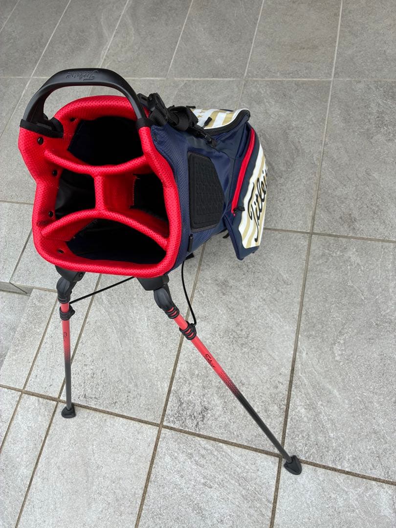 Titleist キャディバッグ 　　　ネイビー/レッド、スタンド式