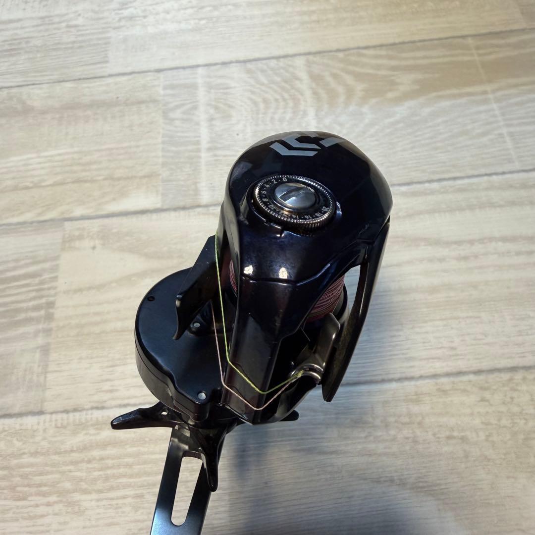 ダイワ 23ソルティスト TW150XHL PESP(左)