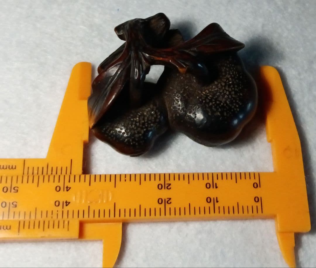 無銘 柘植彫 根付 「柿の実」