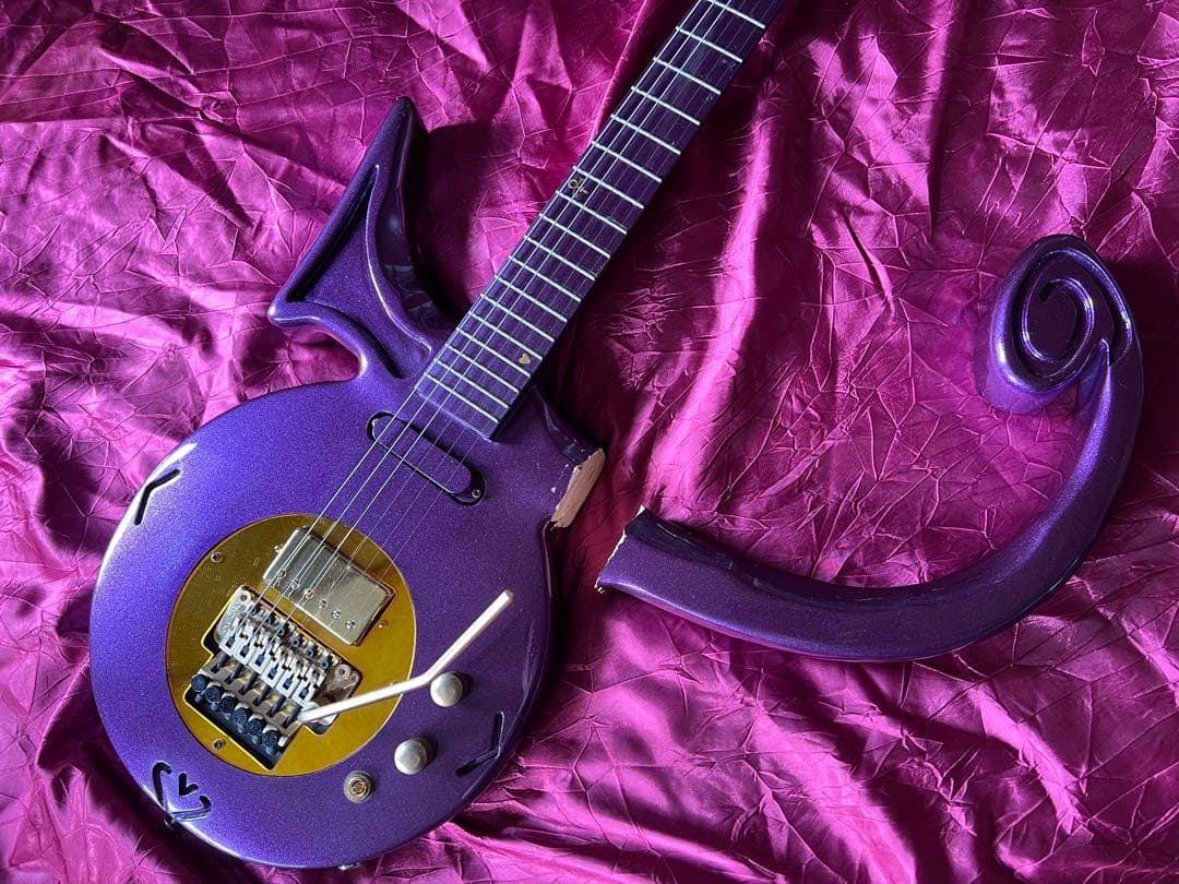 ほぼ未使用プリンスprinceシンボルギター 完動品エレキギター 激レア品訳あり