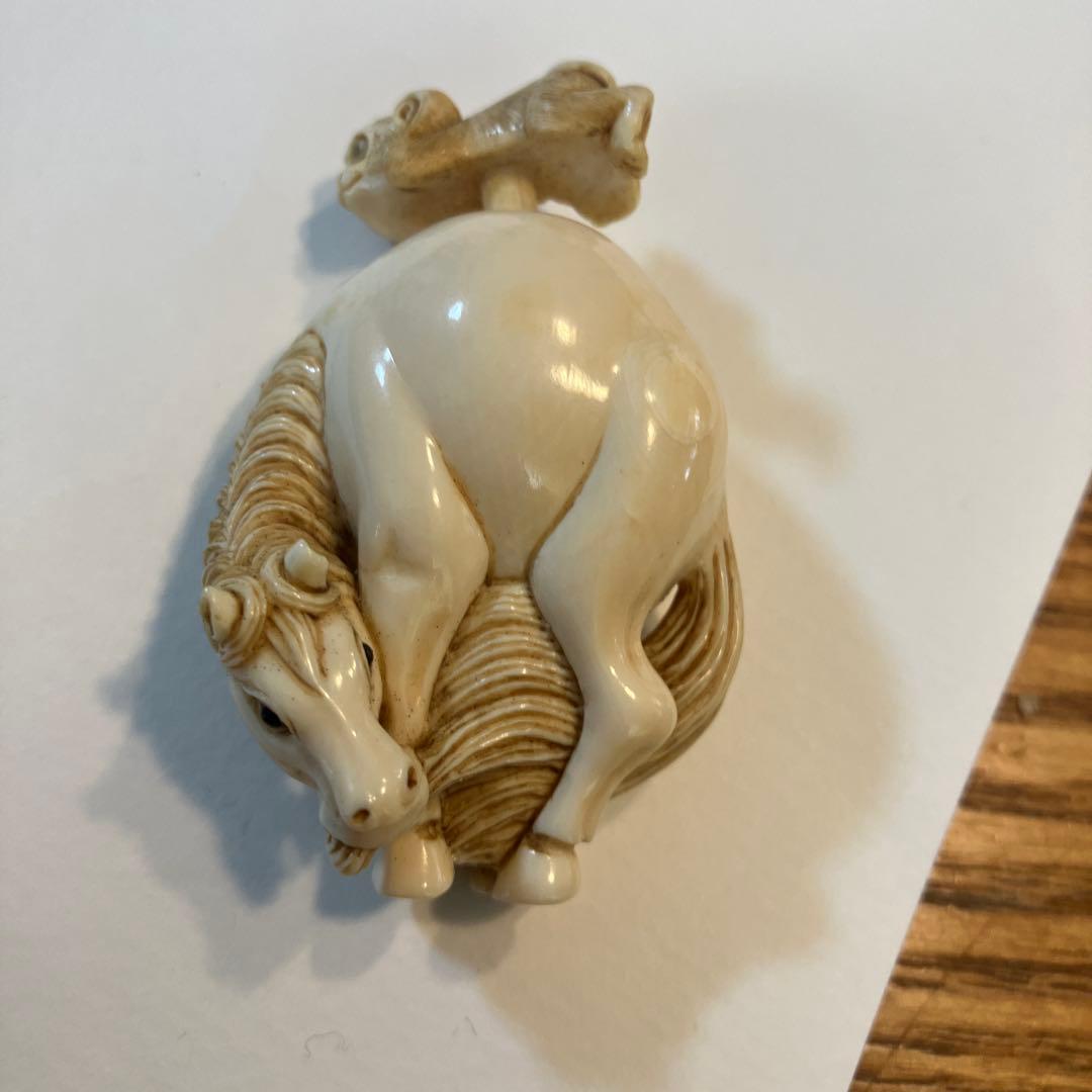 珍品　根付けではない　調味料？馬さんと猿の小さじ付きの　角