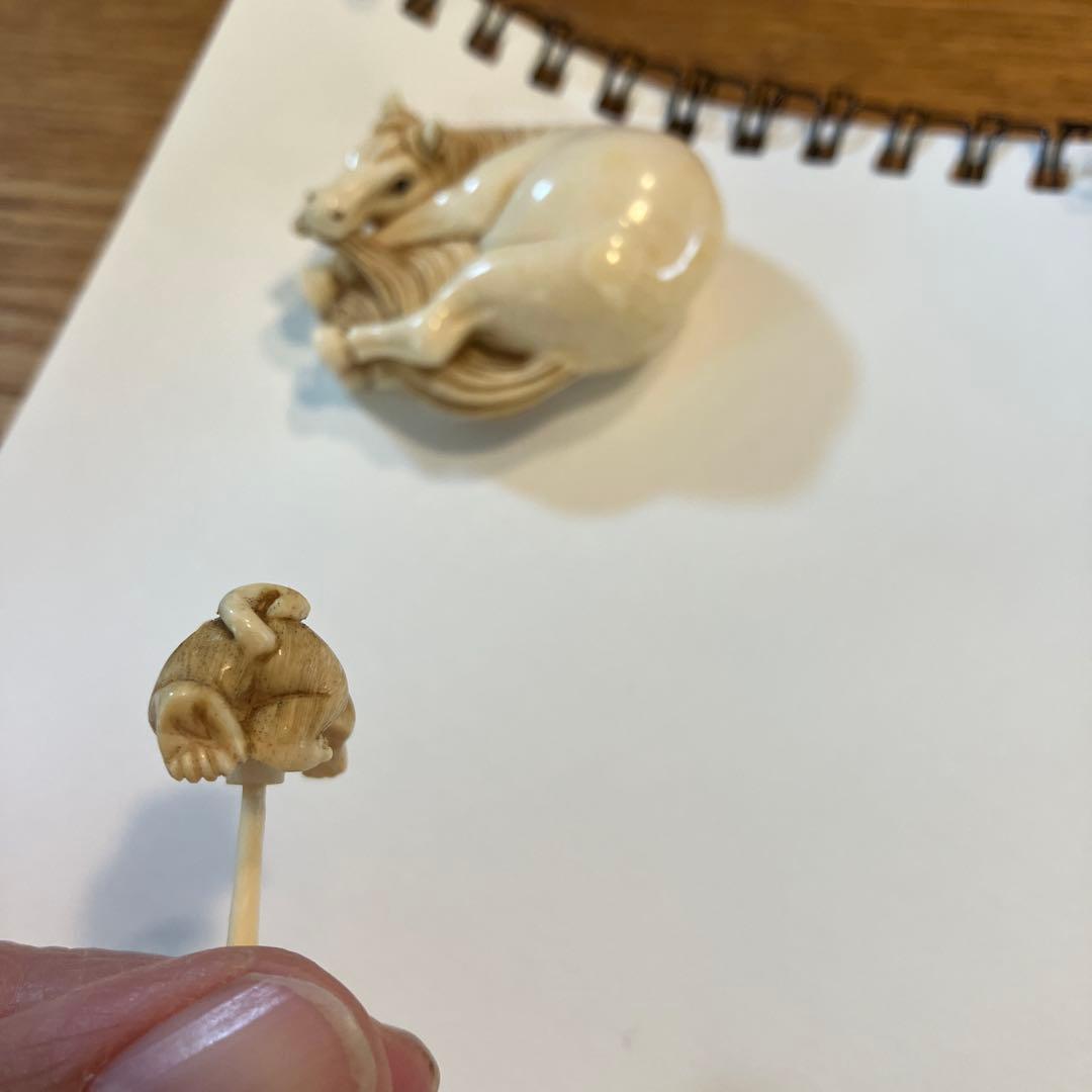 珍品　根付けではない　調味料？馬さんと猿の小さじ付きの　角